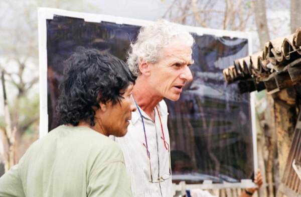 Andrea Tonacci nas filmagens do premiado “Serra da Desordem”, lançado em 2006 - Foto: Divulgação