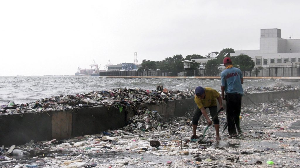 "A História do Plástico" (The Story of Plastic, 2019), de Deia Schlosberg - Divulgação