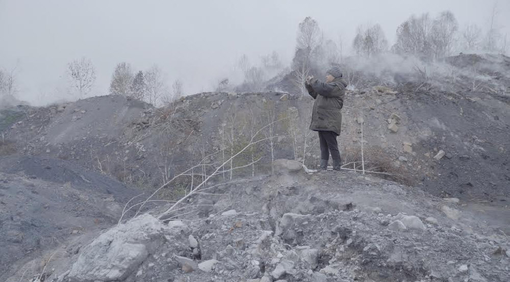 "Neve Negra" (Black Snow, 2024), de Alina Simone - Divulgação