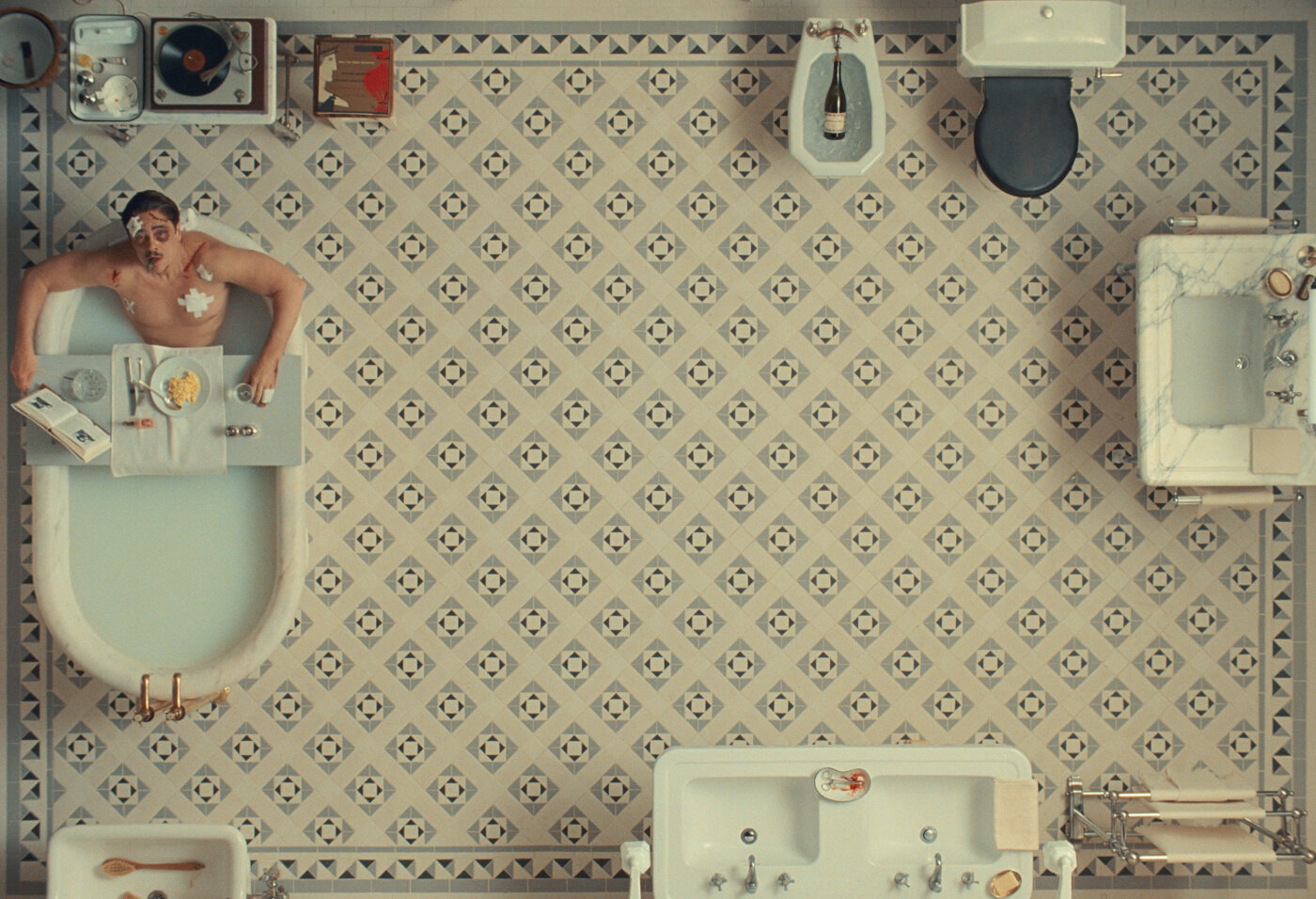 "O Esquema Fenício" (The Phoenician Scheme, 2025), de Wes Anderson - © Universal Pictures