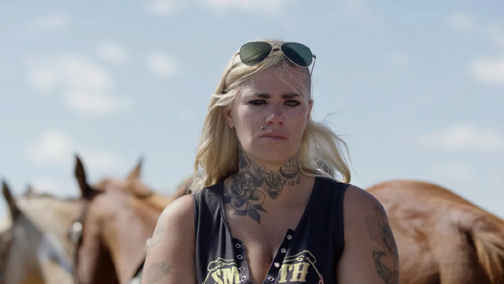 “East of Wall” (2025), de Kate Beecroft - Divulgação