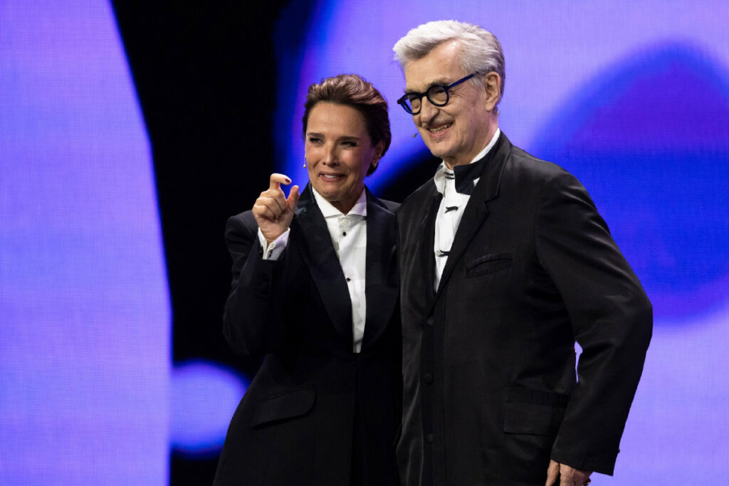 Désirée Nosbusch e Wim Wenders na abertura da Berlinale 2026 - Foto: © Berlinale