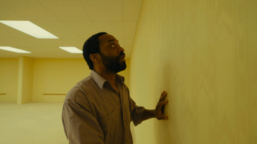 "Backrooms: Um Não-lugar" (Backrooms, 2026), de Kane Parsons - Foto: A24/Divulgação