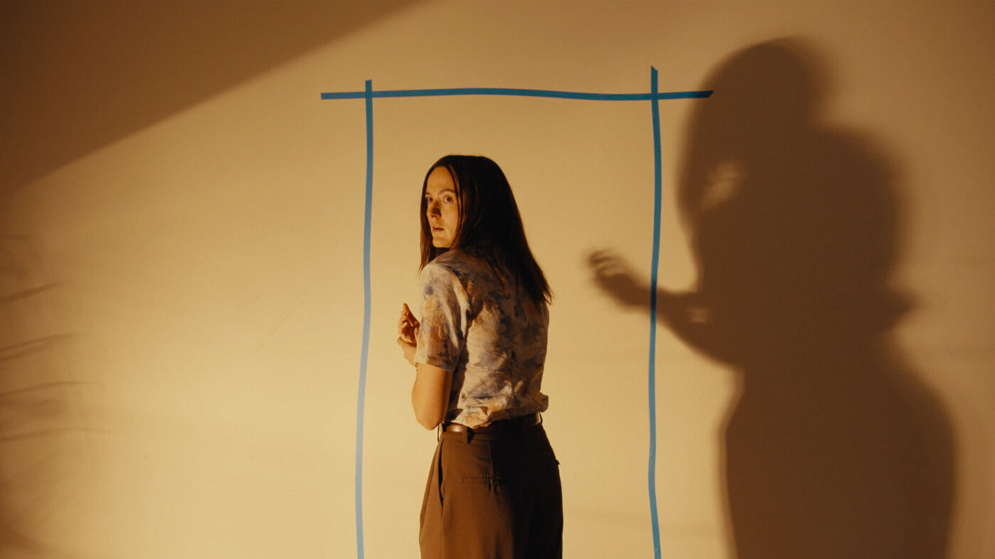 "Backrooms: Um Não-lugar" (Backrooms, 2026), de Kane Parsons - Foto: A24/Divulgação