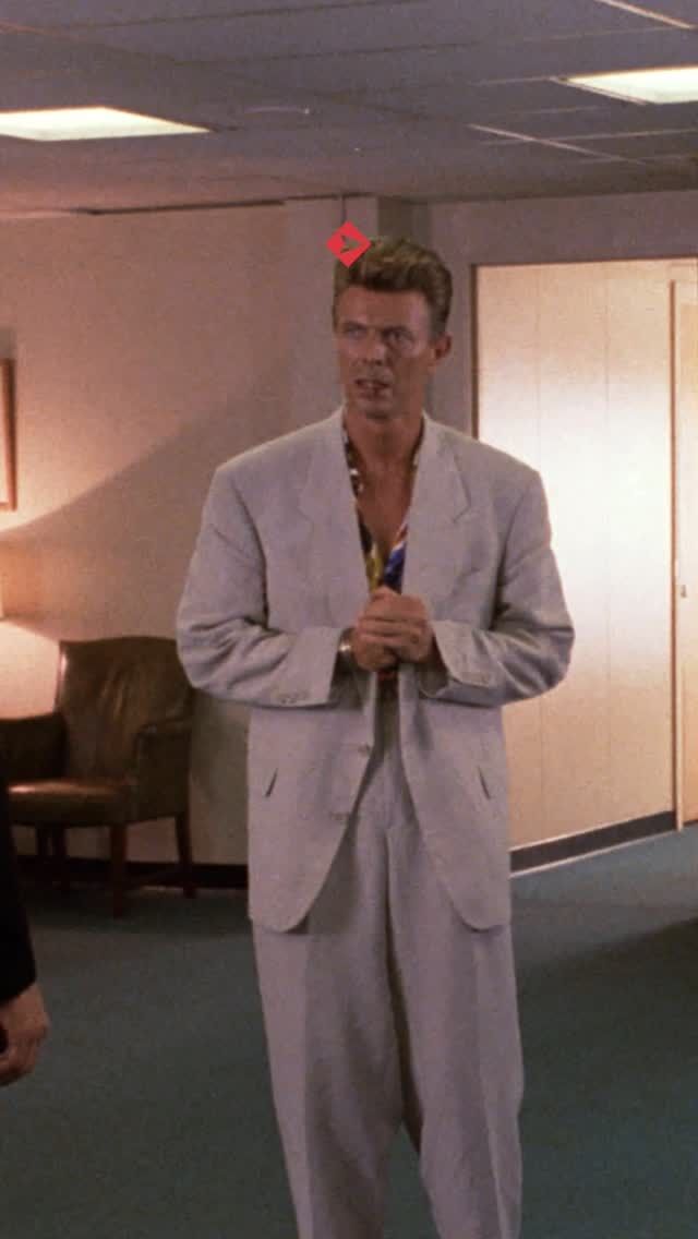 "Não vamos falar nada sobre Judy!" Chegou na Reserva @imovision um dos filmes mais cultuados de David Lynch. Confira uma cena exclusiva.Nomeado a Palma de Ouro do Festival de Cannes de 1992, "Twin Peaks: Os Últimos Dias de Laura Palmer" é um thriller psicológico que segue a investigação de assassinatos e mistérios que ocorrem na cidade de Twin Peaks.A jovem Laura Palmer vive sua vida ao extremo, entre uso de drogas e um triângulo amoroso, ela se torna mais uma vítima dos crimes que afetam a cidade.Destaca-se a incrível direção de David Lynch para construir a tenebrosa atmosfera de um crime que em algum momento irá acontecer, além da esplêndida direção de fotografia e arte, que tornam a experiência visual uma verdadeira obra de arte.#davidlynch #twinpeaks #reservaimovision #streaming